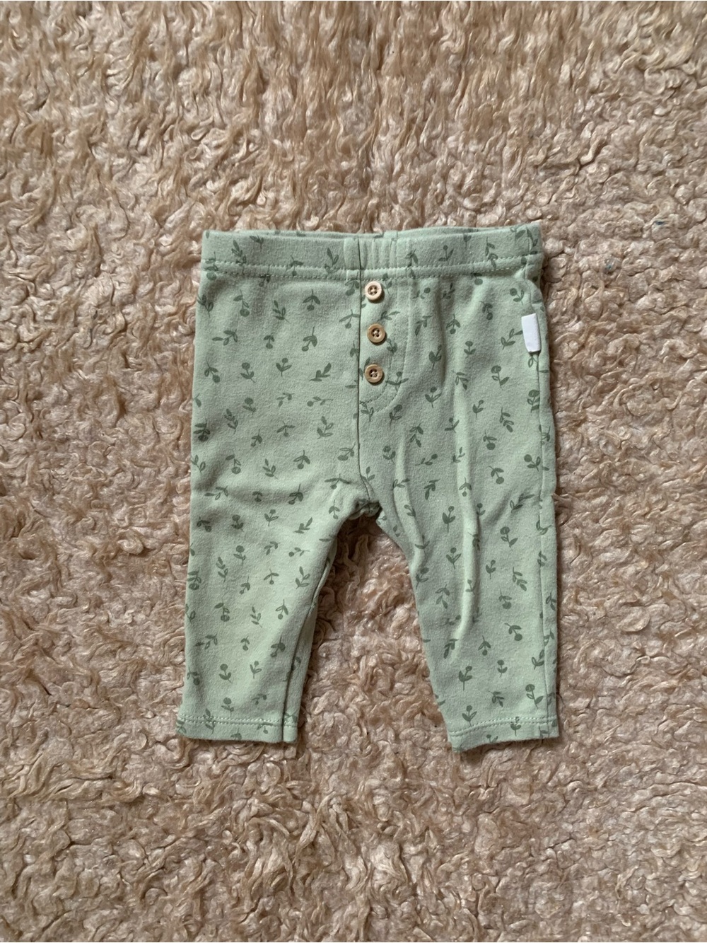 ✨ (5 for $20) Rabbit+ Bear Green Floral Button Leggings